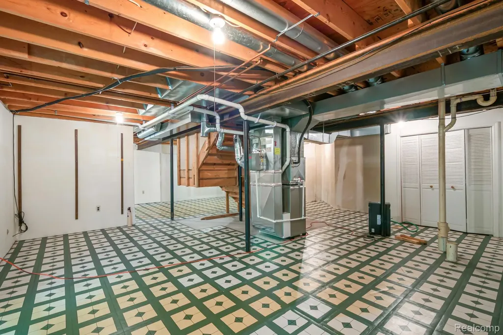 24275 Weathervane Court Novi City MI 48374