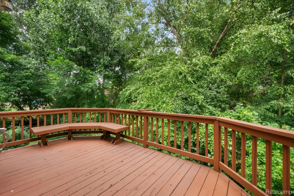24275 Weathervane Court Novi City MI 48374