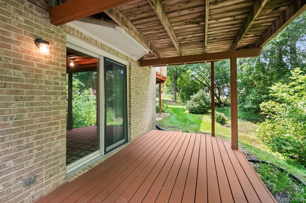 24275 Weathervane Court Novi City MI 48374