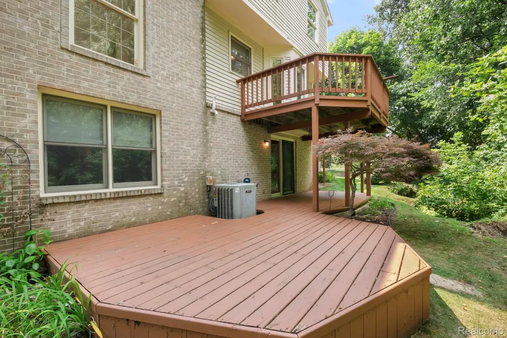 24275 Weathervane Court Novi City MI 48374