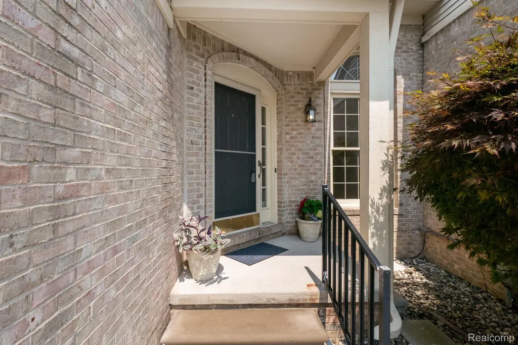 24275 Weathervane Court Novi City MI 48374