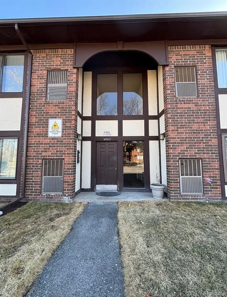 4961 E 10 Mile Road Warren City MI 48091