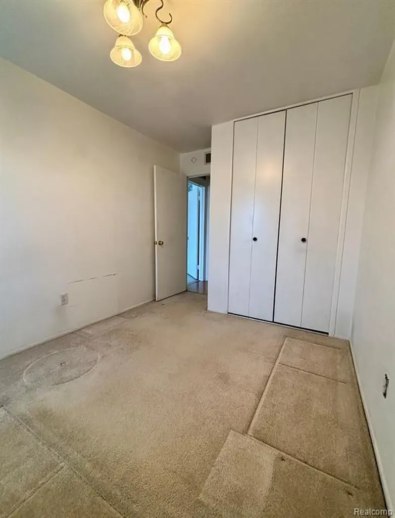 4961 E 10 Mile Road Warren City MI 48091