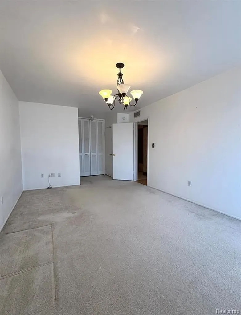 4961 E 10 Mile Road Warren City MI 48091