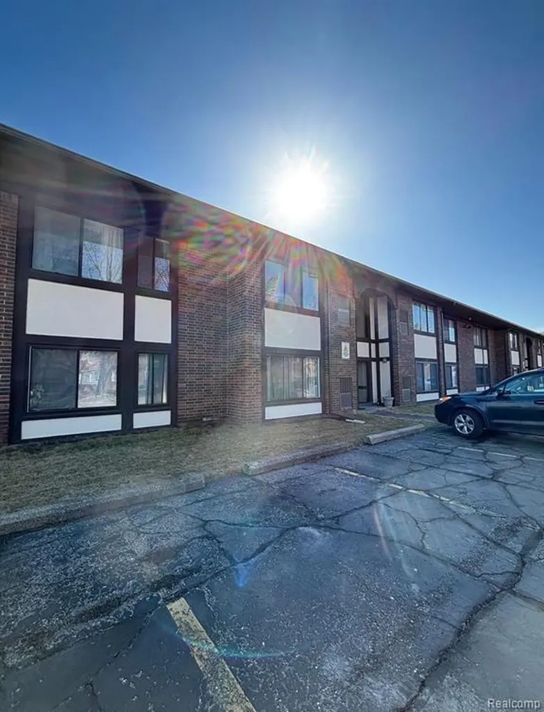 4961 E 10 Mile Road Warren City MI 48091