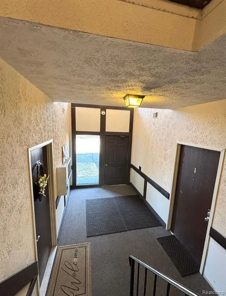 4961 E 10 Mile Road Warren City MI 48091