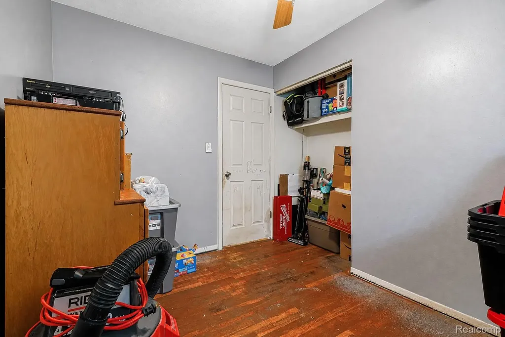 1366 Windham Street Westland City MI 48186