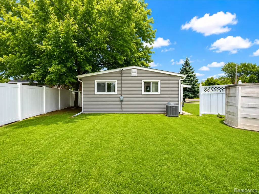 1366 Windham Street Westland City MI 48186