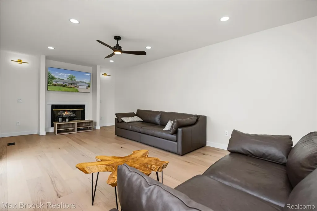 2000 Matthew Street Commerce Charter Township MI 48390