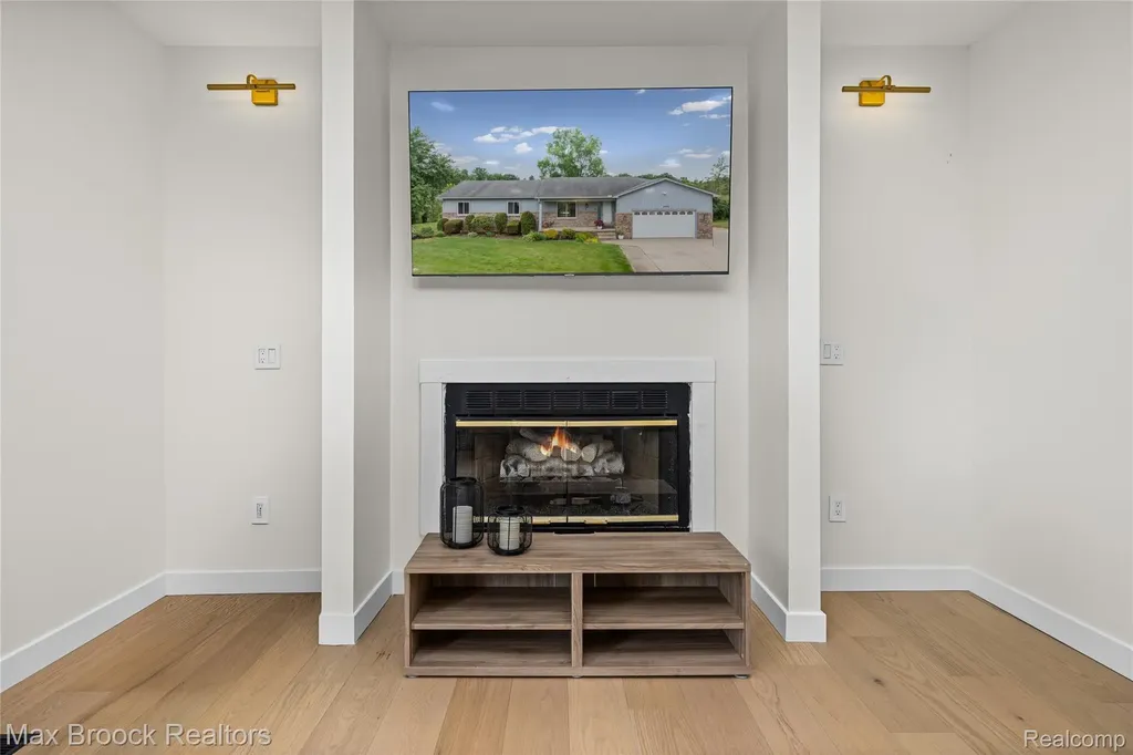 2000 Matthew Street Commerce Charter Township MI 48390