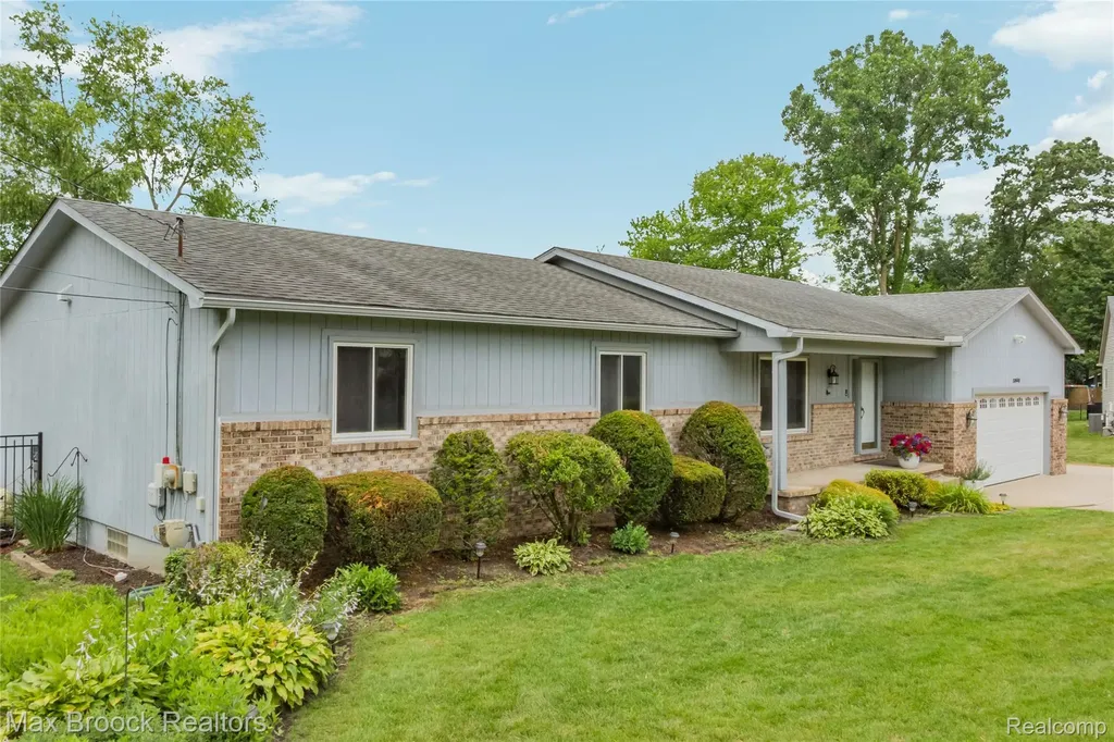 2000 Matthew Street Commerce Charter Township MI 48390