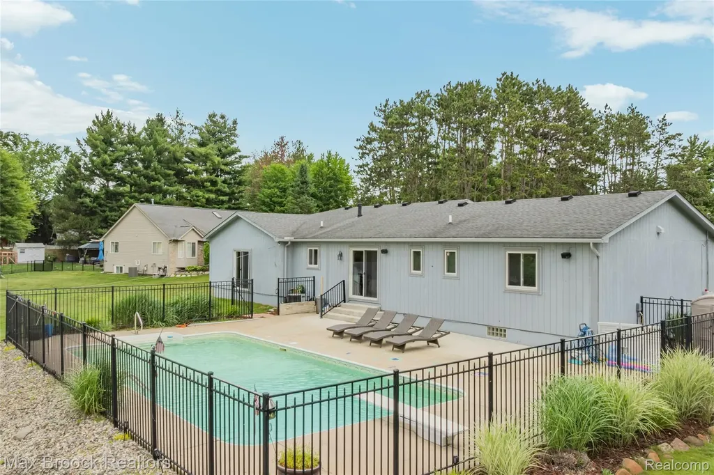 2000 Matthew Street Commerce Charter Township MI 48390