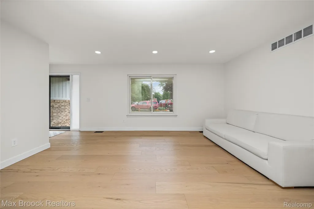 2000 Matthew Street Commerce Charter Township MI 48390