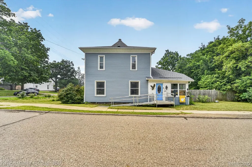 121 Livingston Street Howell City MI 48843