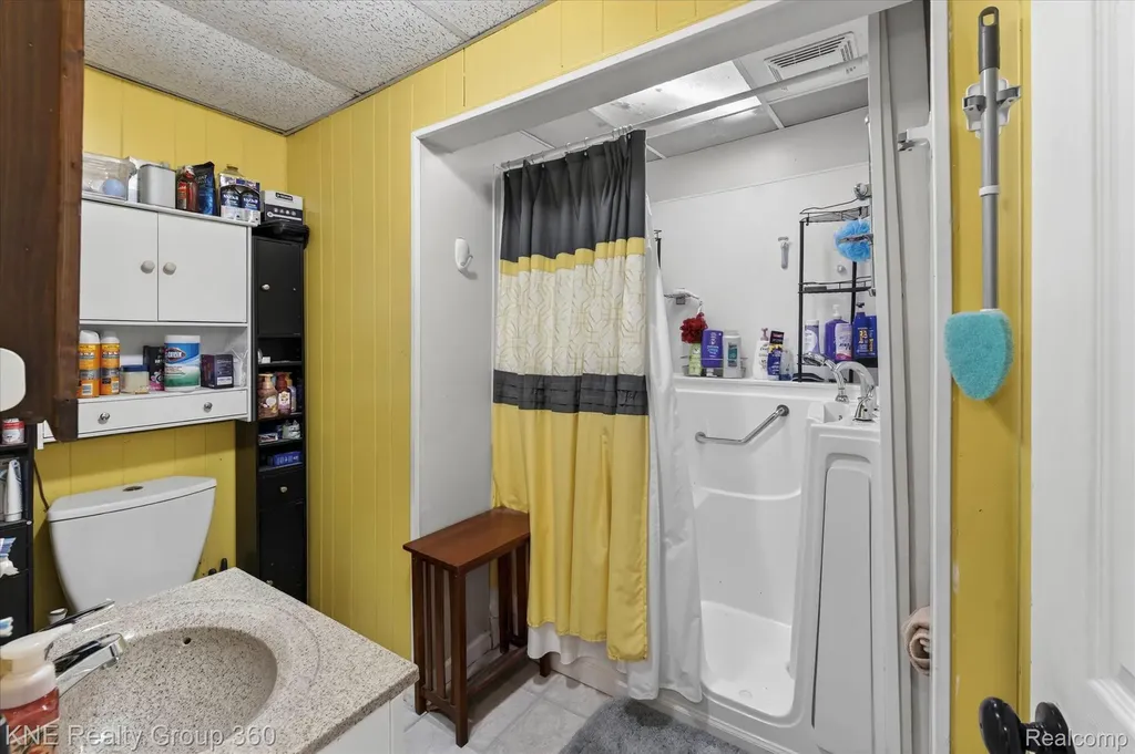 121 Livingston Street Howell City MI 48843