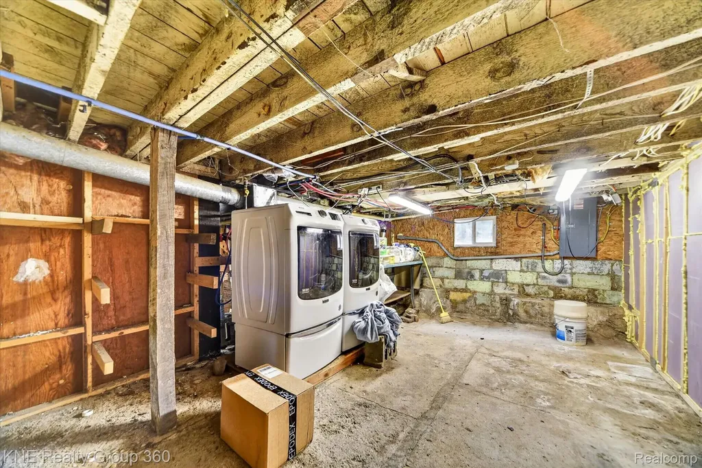121 Livingston Street Howell City MI 48843
