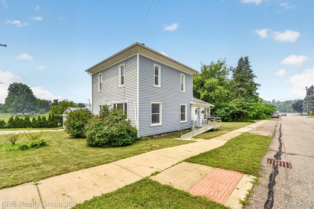 121 Livingston Street Howell City MI 48843