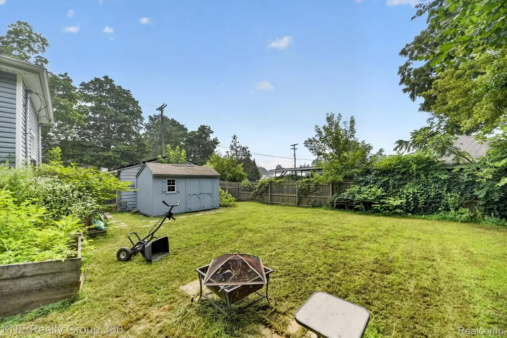 121 Livingston Street Howell City MI 48843