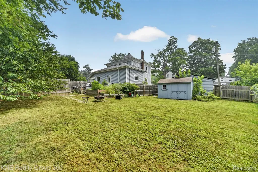 121 Livingston Street Howell City MI 48843