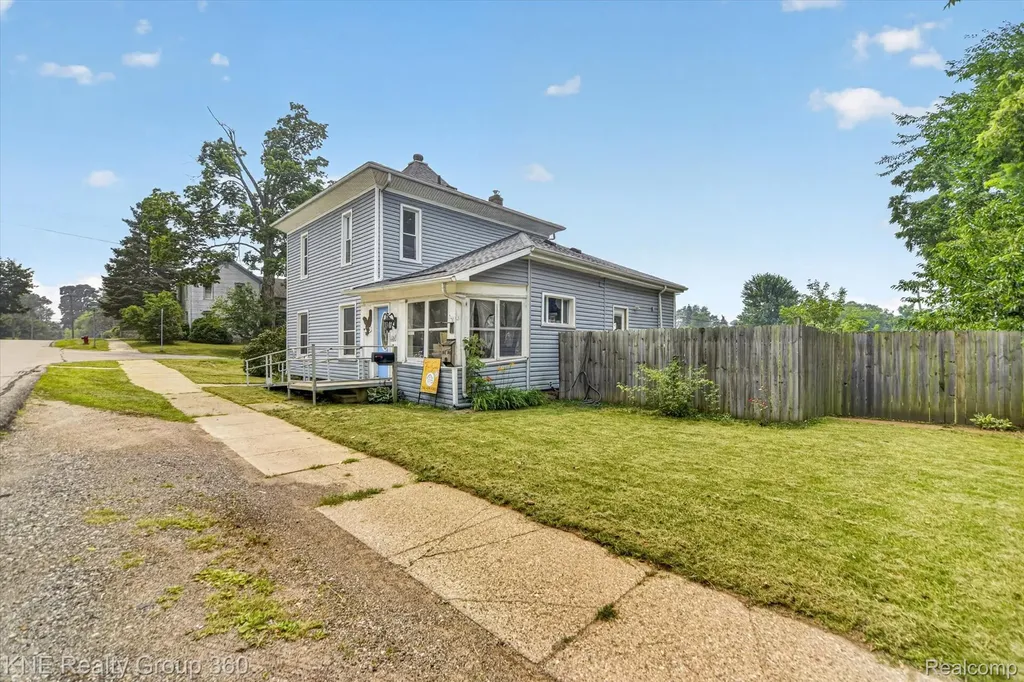 121 Livingston Street Howell City MI 48843