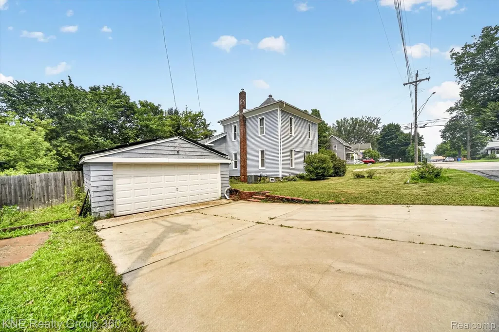 121 Livingston Street Howell City MI 48843