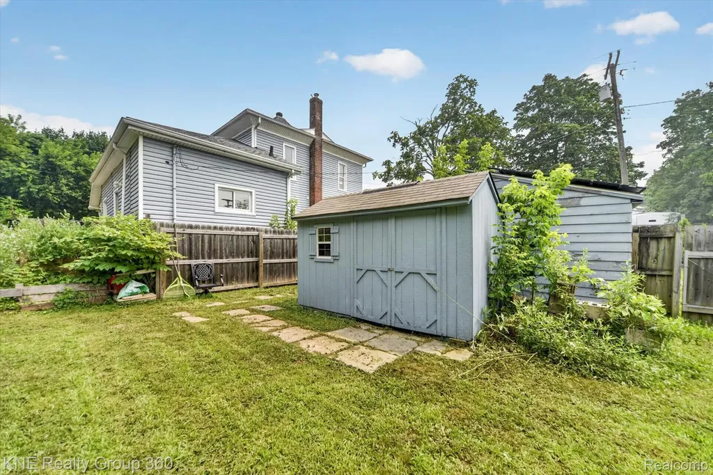 121 Livingston Street Howell City MI 48843