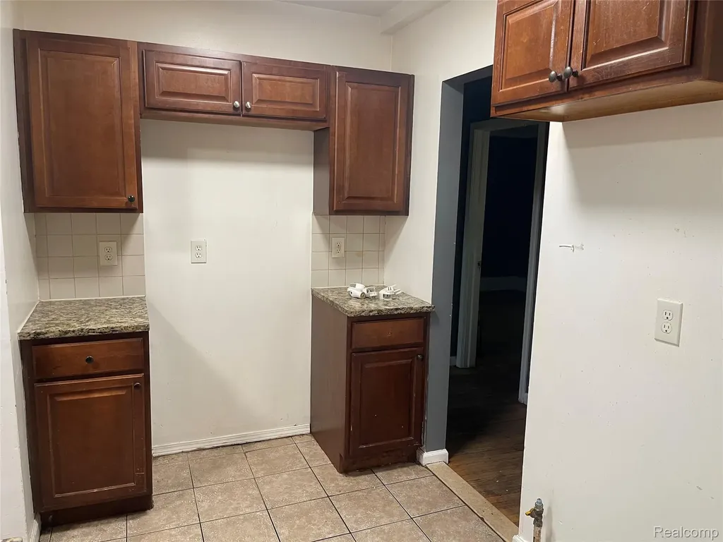123 N Genesee Avenue Pontiac City MI 48341