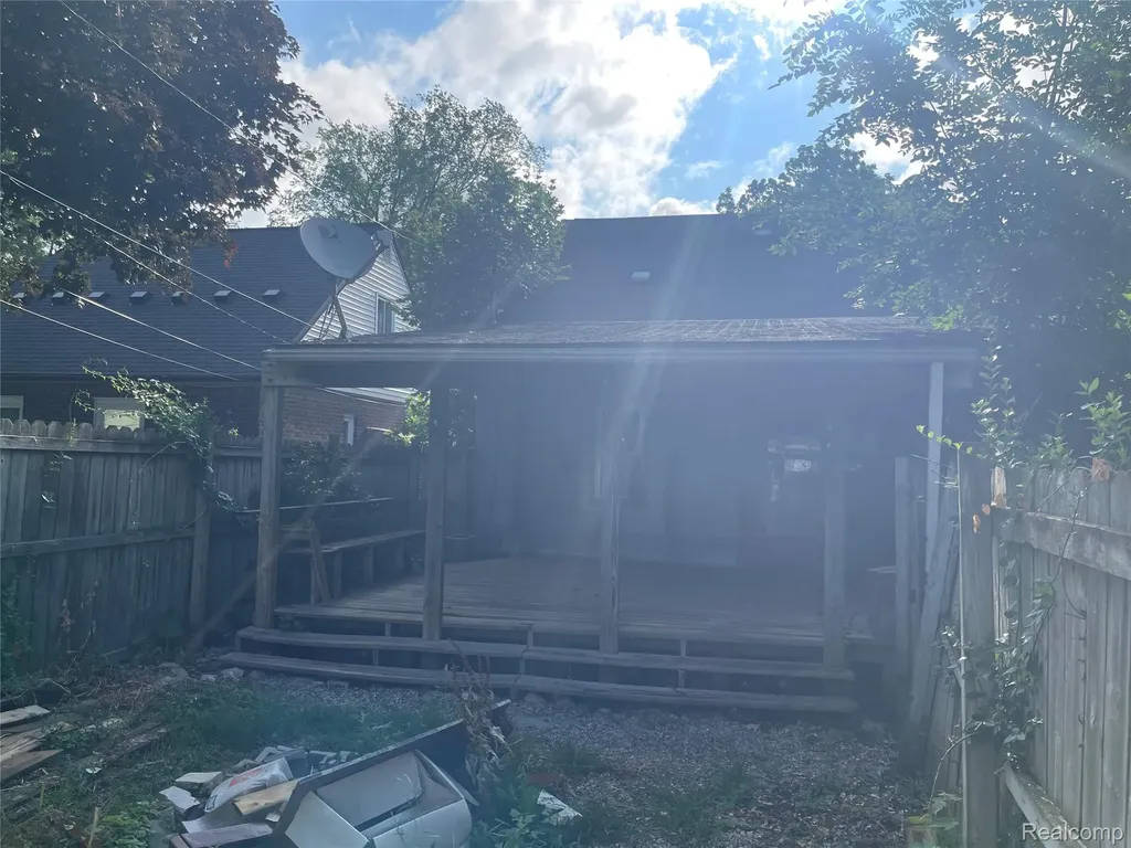 123 N Genesee Avenue Pontiac City MI 48341