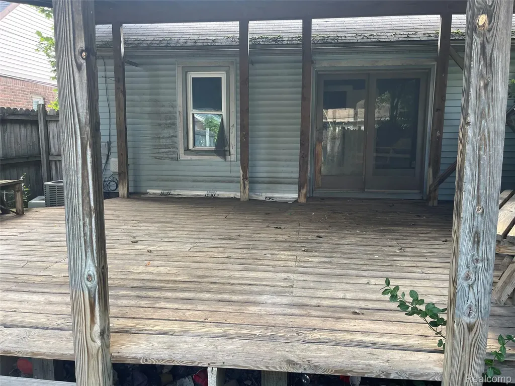 123 N Genesee Avenue Pontiac City MI 48341