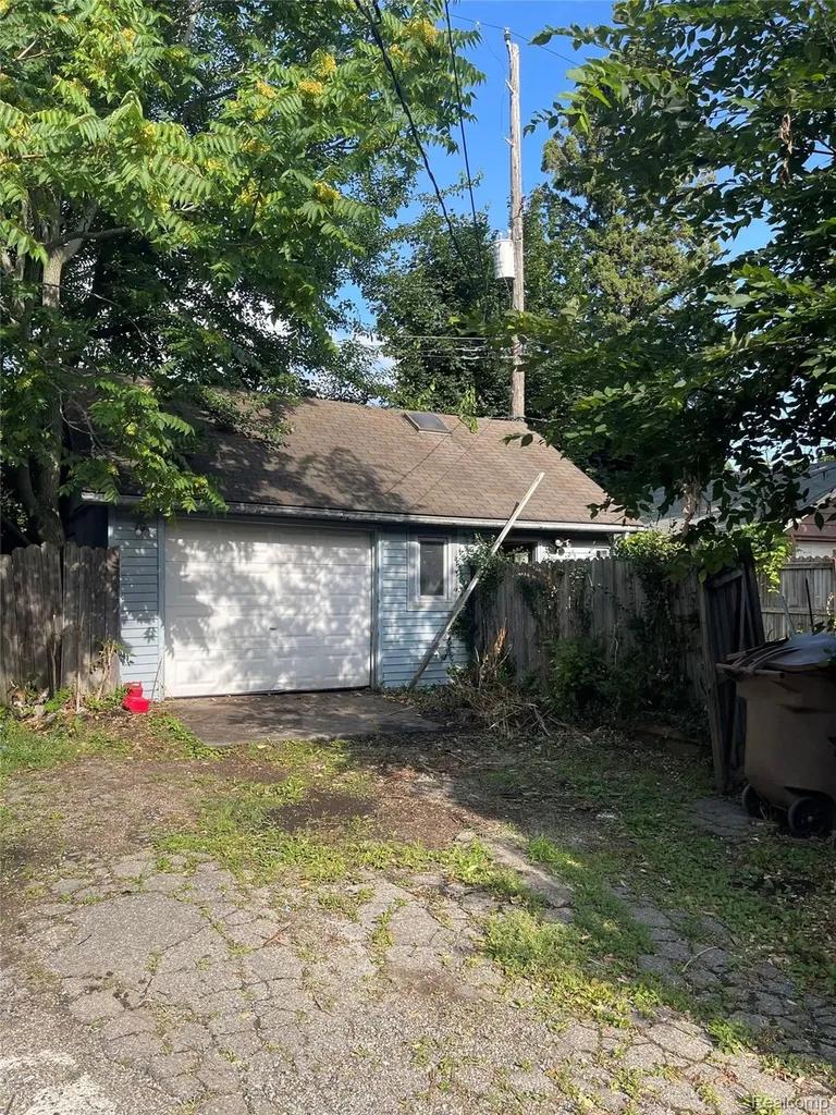 123 N Genesee Avenue Pontiac City MI 48341