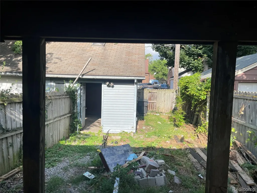 123 N Genesee Avenue Pontiac City MI 48341