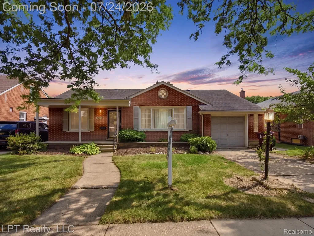 8134 Sunburst Center Line City MI 48015