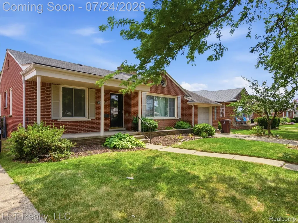 8134 Sunburst Center Line City MI 48015