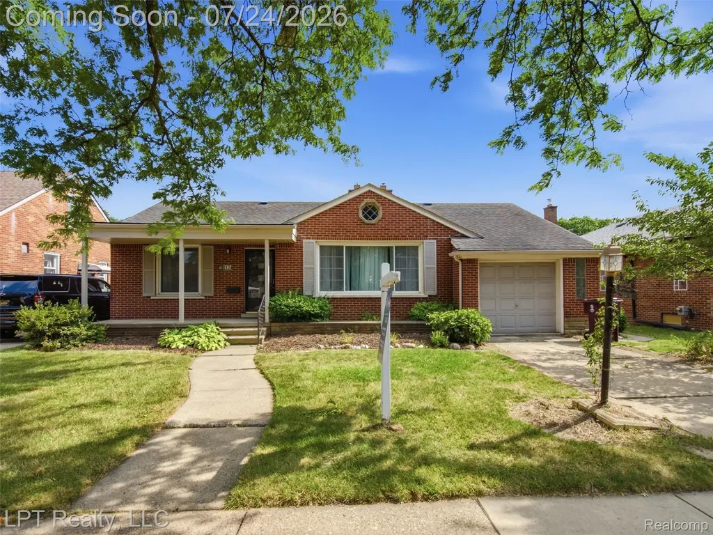 8134 Sunburst Center Line City MI 48015