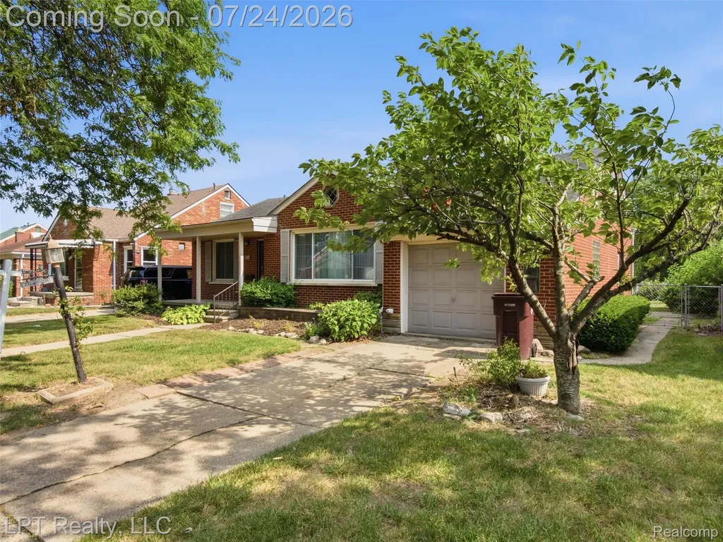 8134 Sunburst Center Line City MI 48015