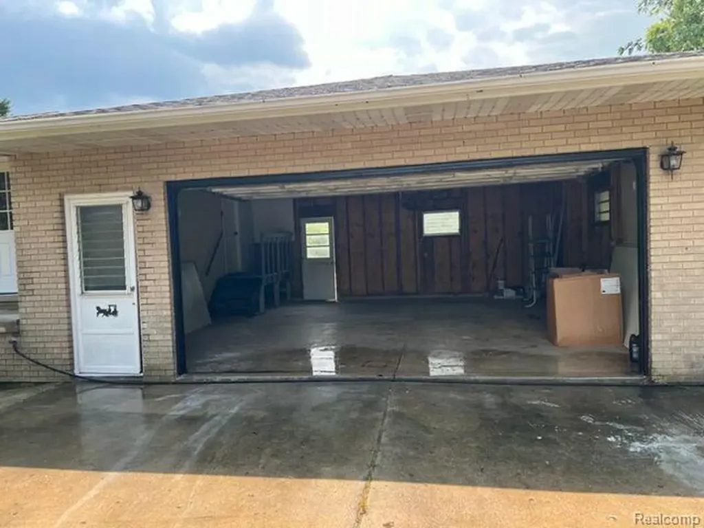 10089 Coldwater Road Flushing Charter Township MI 48433