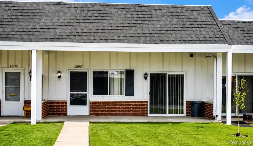 23033 Colony Street St. Clair Shores City MI 48080