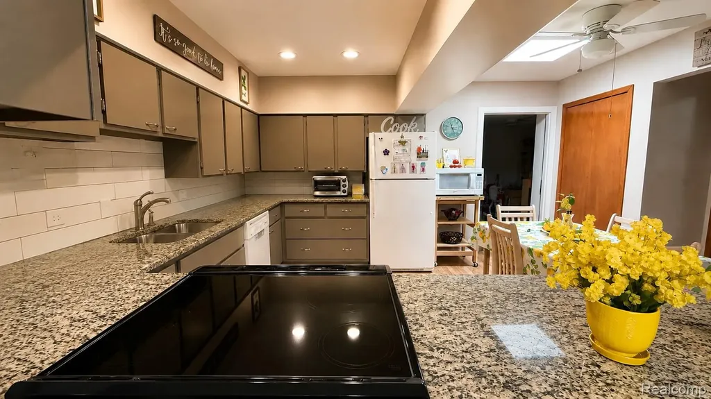 23033 Colony Street St. Clair Shores City MI 48080