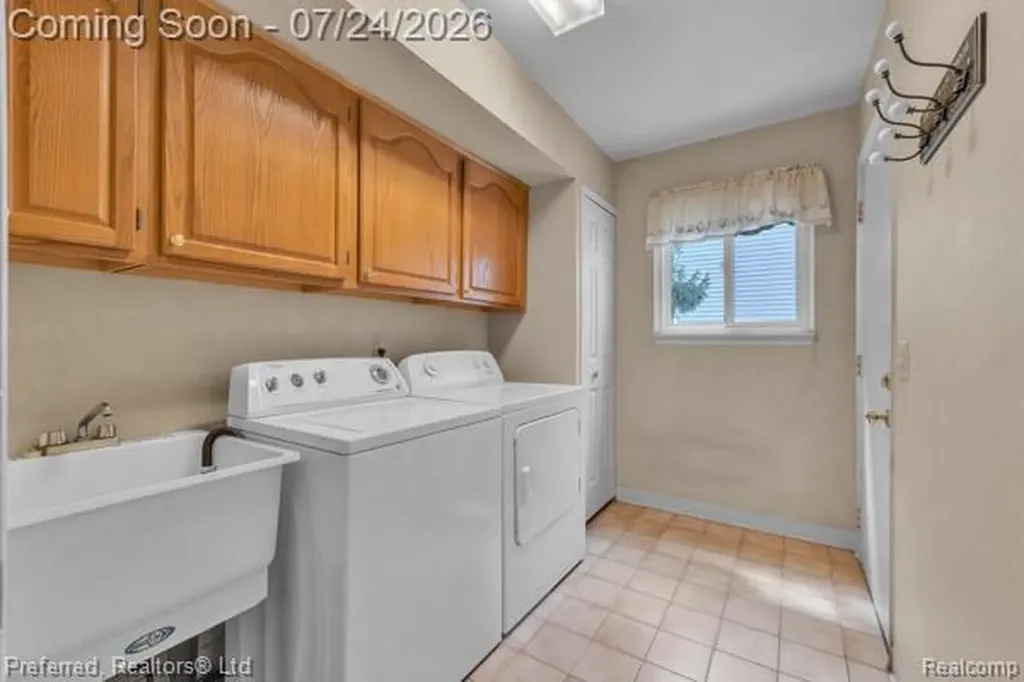 44997 Fair Oaks Drive Canton Charter Township MI 48187
