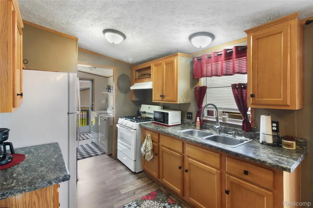 13482 Pear Street Ash Township MI 48117