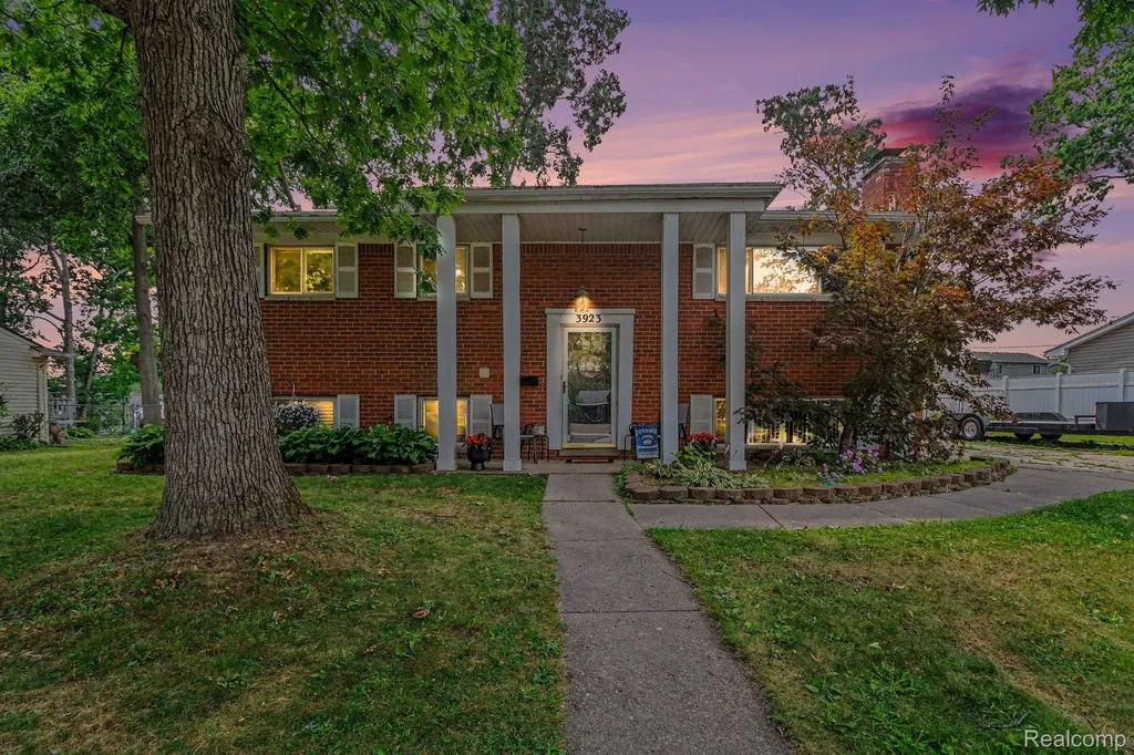 3923 Percy King Road Waterford Charter Township MI 48329