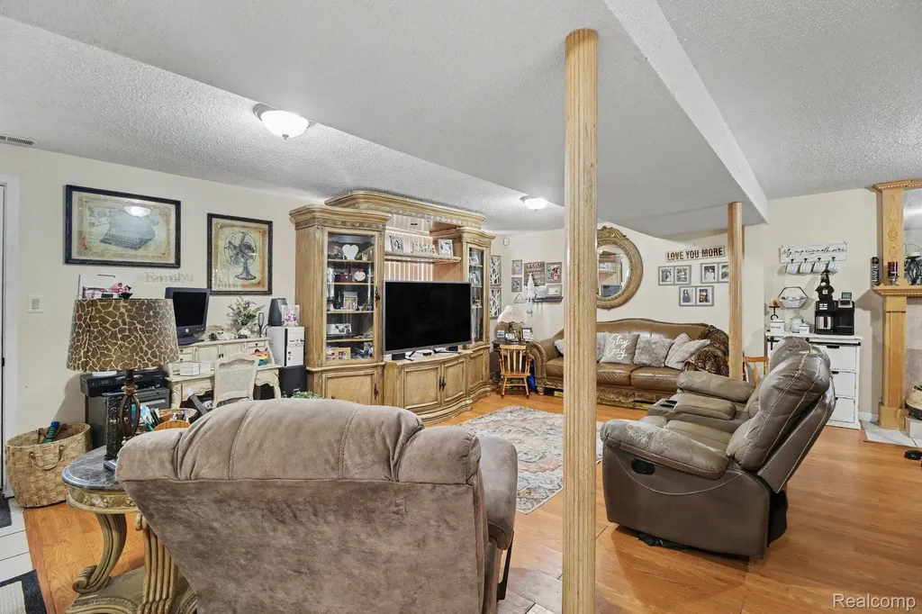 3923 Percy King Road Waterford Charter Township MI 48329