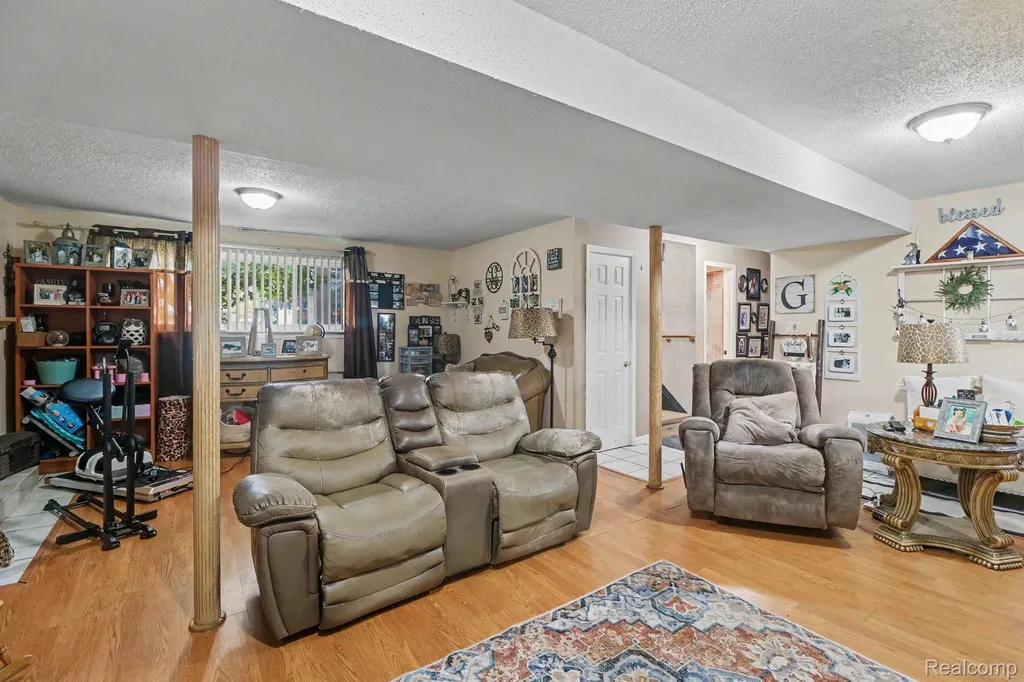3923 Percy King Road Waterford Charter Township MI 48329