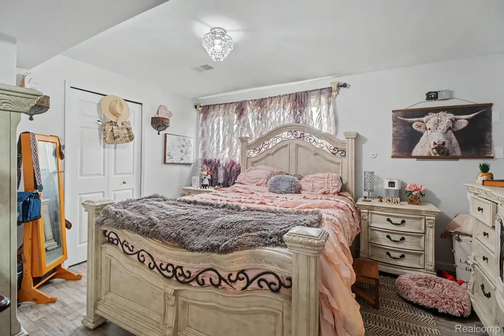 3923 Percy King Road Waterford Charter Township MI 48329