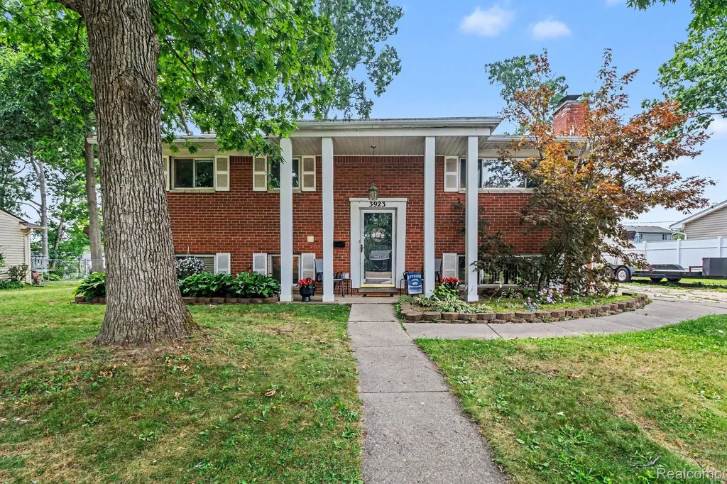 3923 Percy King Road Waterford Charter Township MI 48329