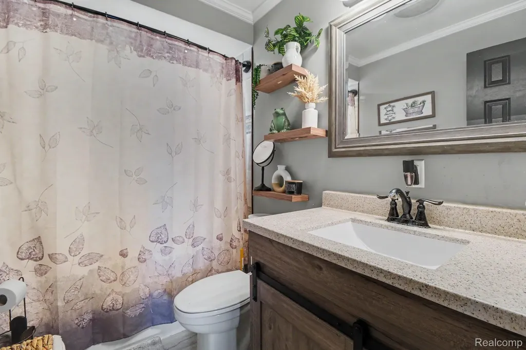 3923 Percy King Road Waterford Charter Township MI 48329