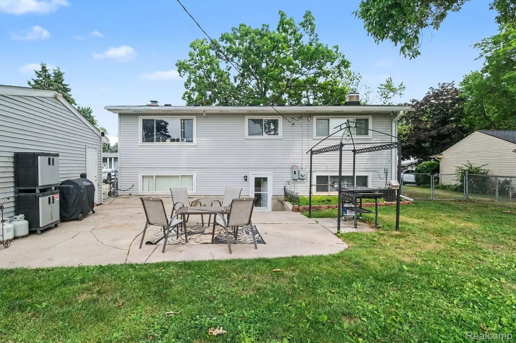 3923 Percy King Road Waterford Charter Township MI 48329