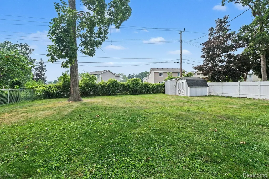 3923 Percy King Road Waterford Charter Township MI 48329