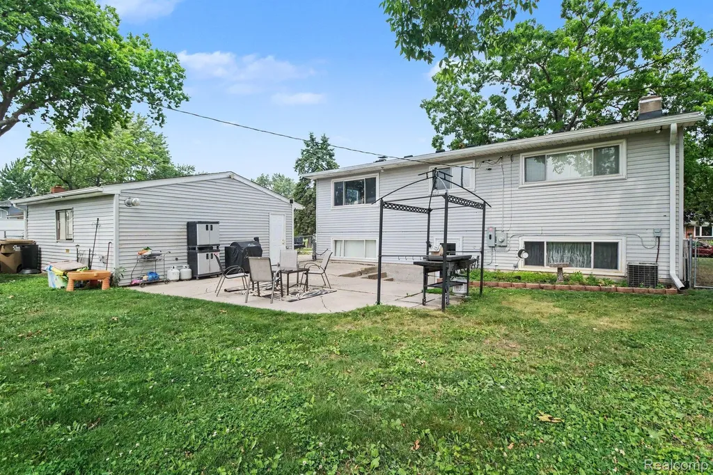 3923 Percy King Road Waterford Charter Township MI 48329