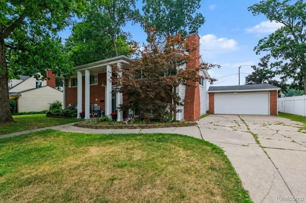3923 Percy King Road Waterford Charter Township MI 48329